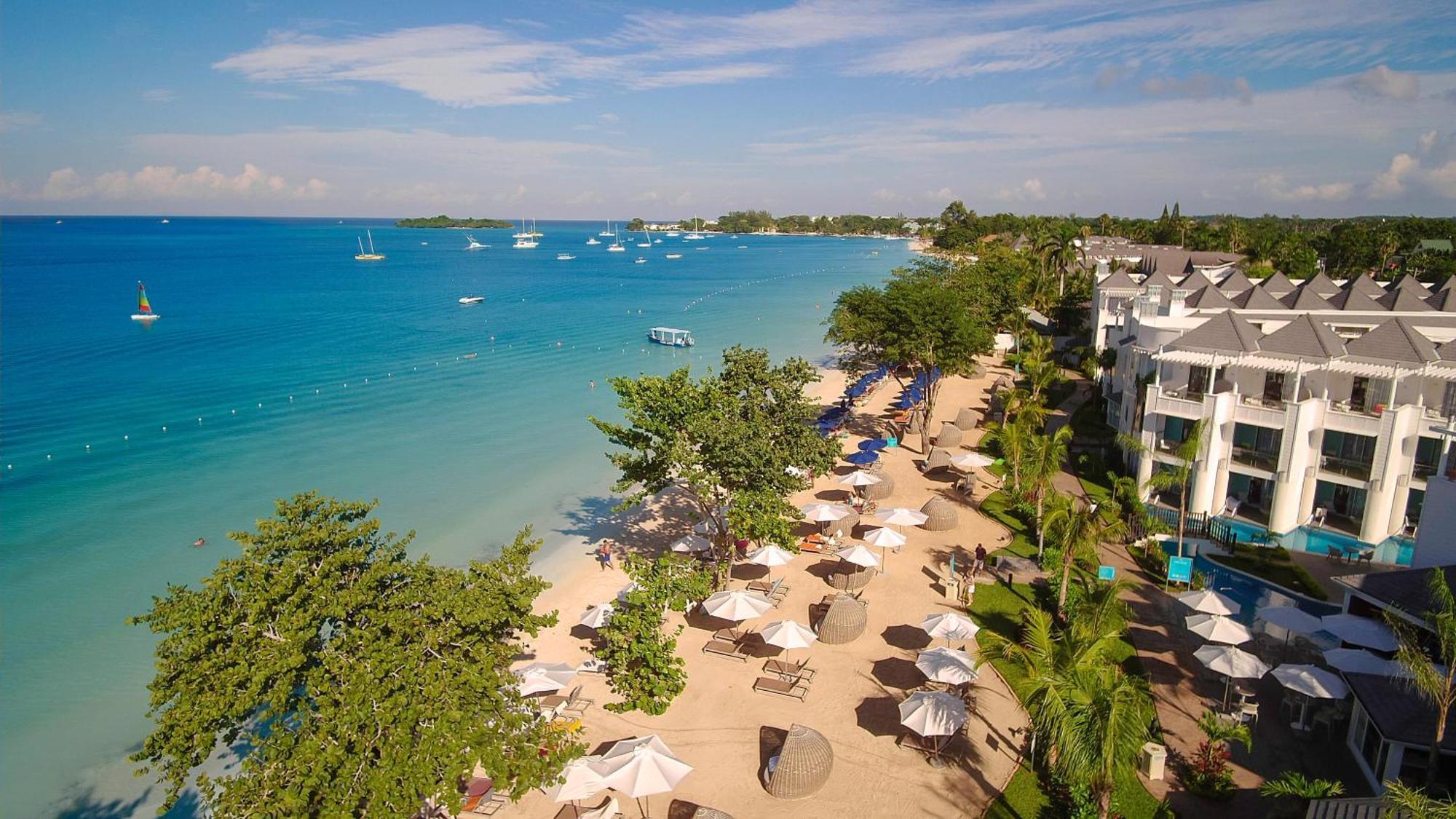 อะซุล บีช รีสอร์ต เนกริล กูร์เมต์ ออลอินคลูซีฟ บาย การิสมา Hotel ภายนอก รูปภาพ