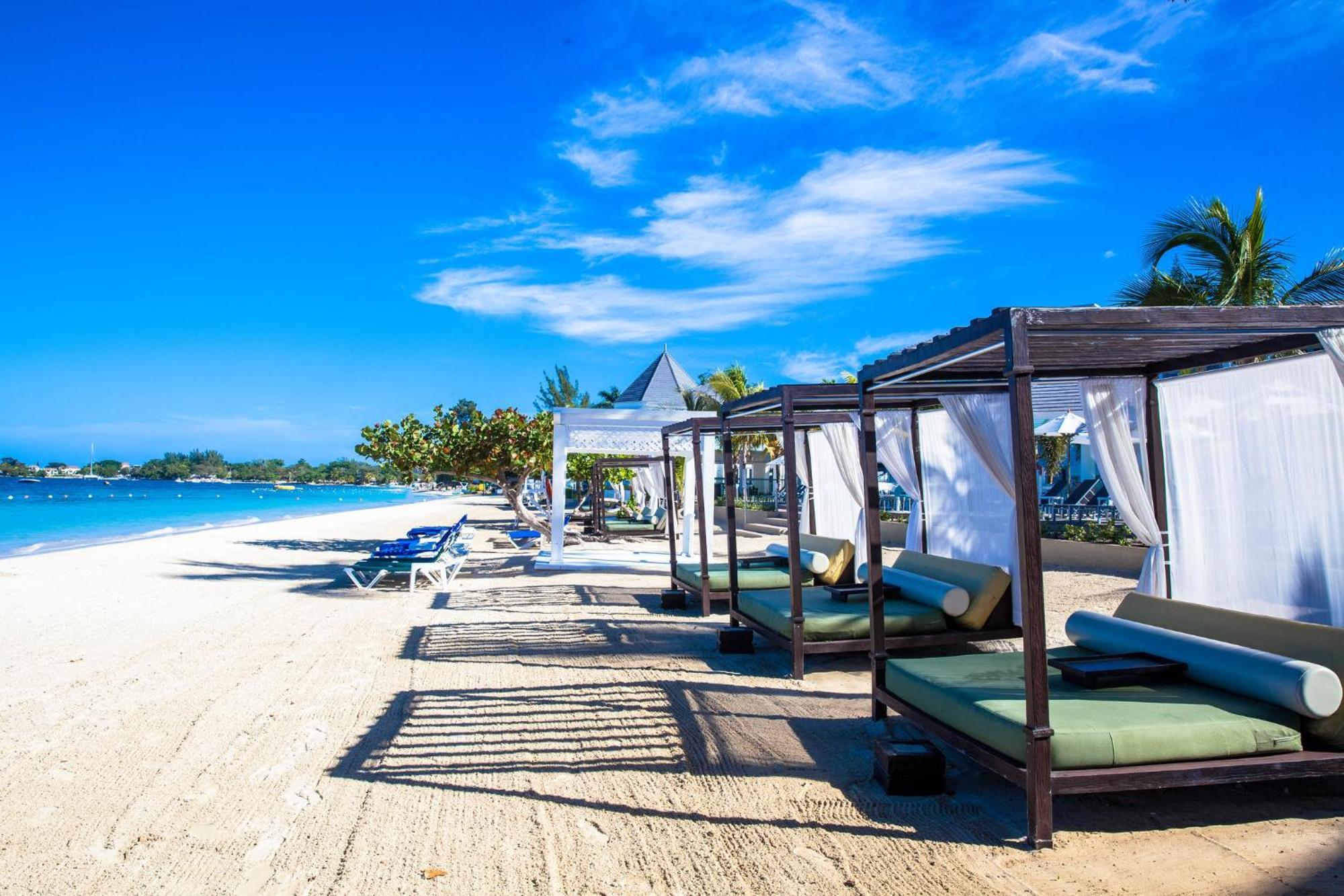 อะซุล บีช รีสอร์ต เนกริล กูร์เมต์ ออลอินคลูซีฟ บาย การิสมา Hotel ภายนอก รูปภาพ