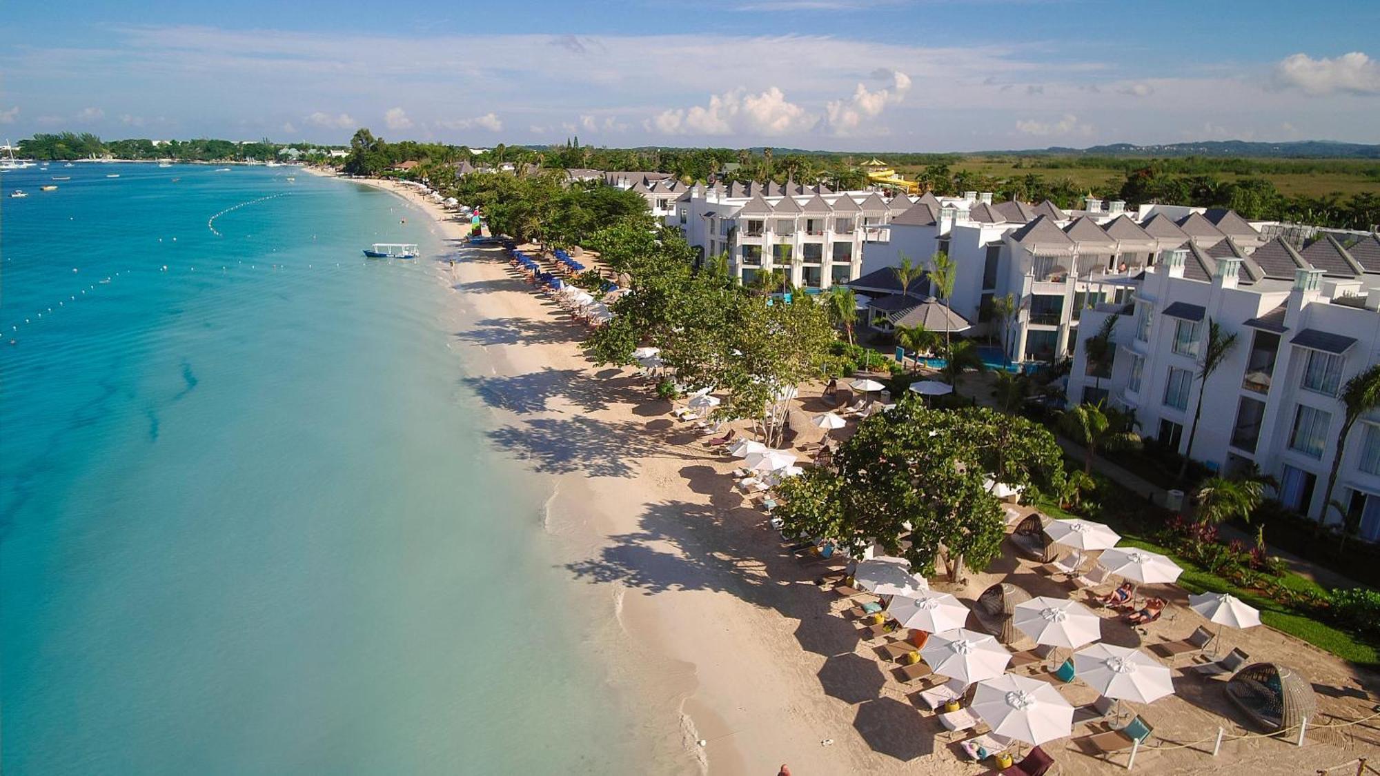 อะซุล บีช รีสอร์ต เนกริล กูร์เมต์ ออลอินคลูซีฟ บาย การิสมา Hotel ภายนอก รูปภาพ
