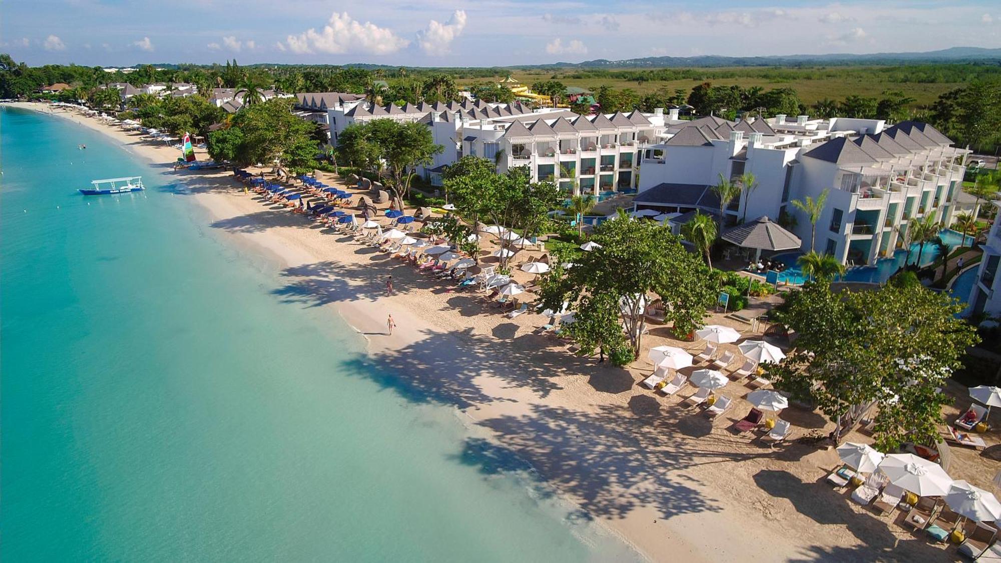 อะซุล บีช รีสอร์ต เนกริล กูร์เมต์ ออลอินคลูซีฟ บาย การิสมา Hotel ภายนอก รูปภาพ